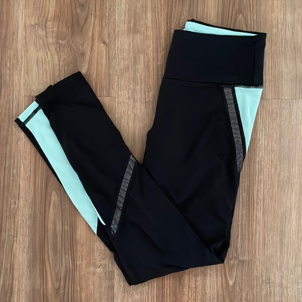 Victoria’s Secret Kockout leggings/work out pants